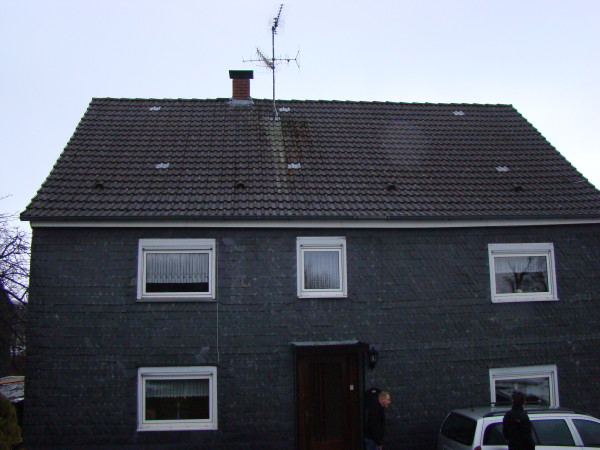 Dachsanierung und Dachfenstereinbau - vorher Dachneueindeckung mit Dachfenstereinbau - vorher